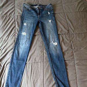 Size 7 new Hollister jeans. Brand new